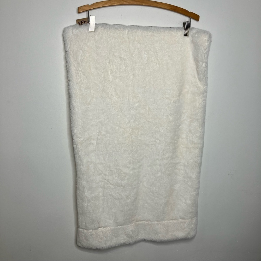 UGG soft pillowcase standard size white